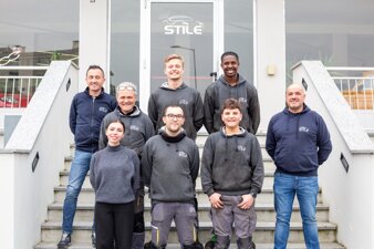 Davide Gastaldi e Federico Panero con lo staff meccanici e assistenza clienti Stile Srl