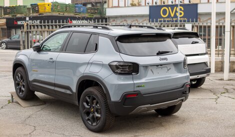 Jeep Avenger 4xe North Face vetri privacy