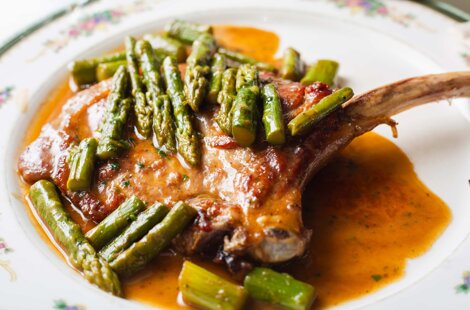 carne con asparagi