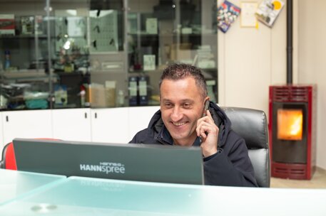 Federico Panero al desk assistenza clienti