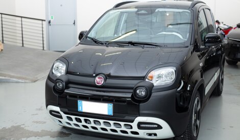 Pandina Cross nera vista frontale