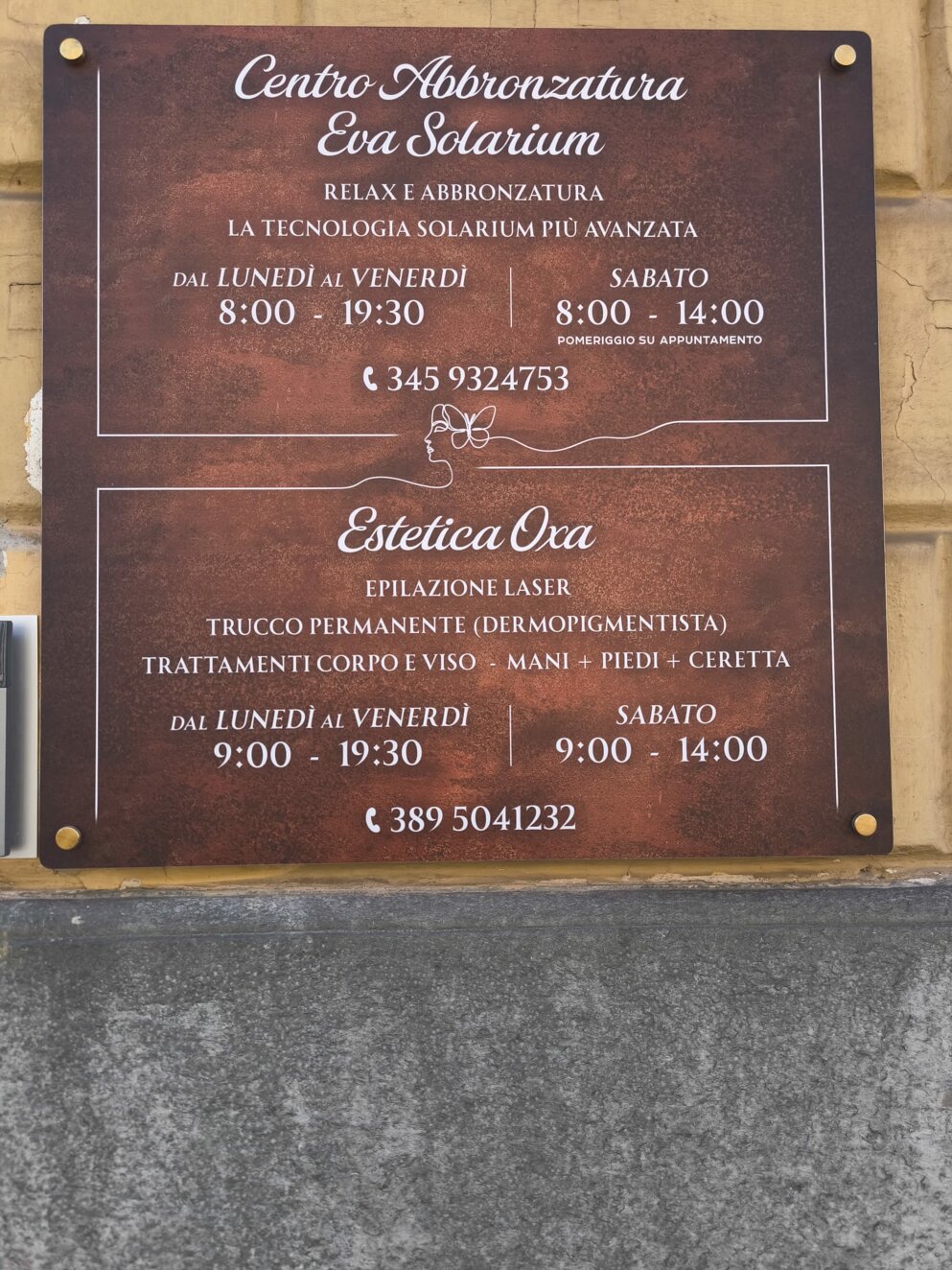 Insegna Estetica Oxa con orari e Telefono