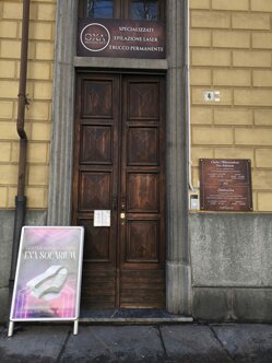 Ingresso Estetica Oxa con insegna