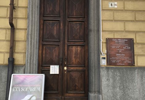 Ingresso Estetica Oxa con insegna