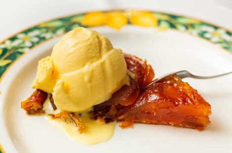 torta alla frutta con gelato