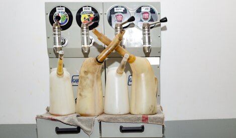 Olio tagliando Alfa Romeo Abarth Fiat erogatore e taniche