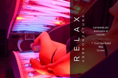 Locandina Eva Solarium con indirizzo e foto di donna che si abbronza sul lettino