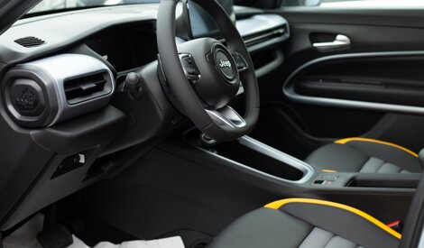 interni di Jeep Avenger 4xe modello North Face