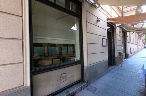 vista vetrine dall'esterno del Ristorante Crocetta