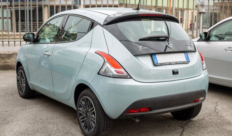 Lancia Ypsilon di occasione color azzurro