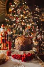 rubino-panettone-artigianale-lucano-con-cioccolato-e-peperone-crusco