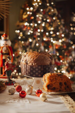 rubino-panettone-artigianale-lucano-con-cioccolato-e-peperone-crusco