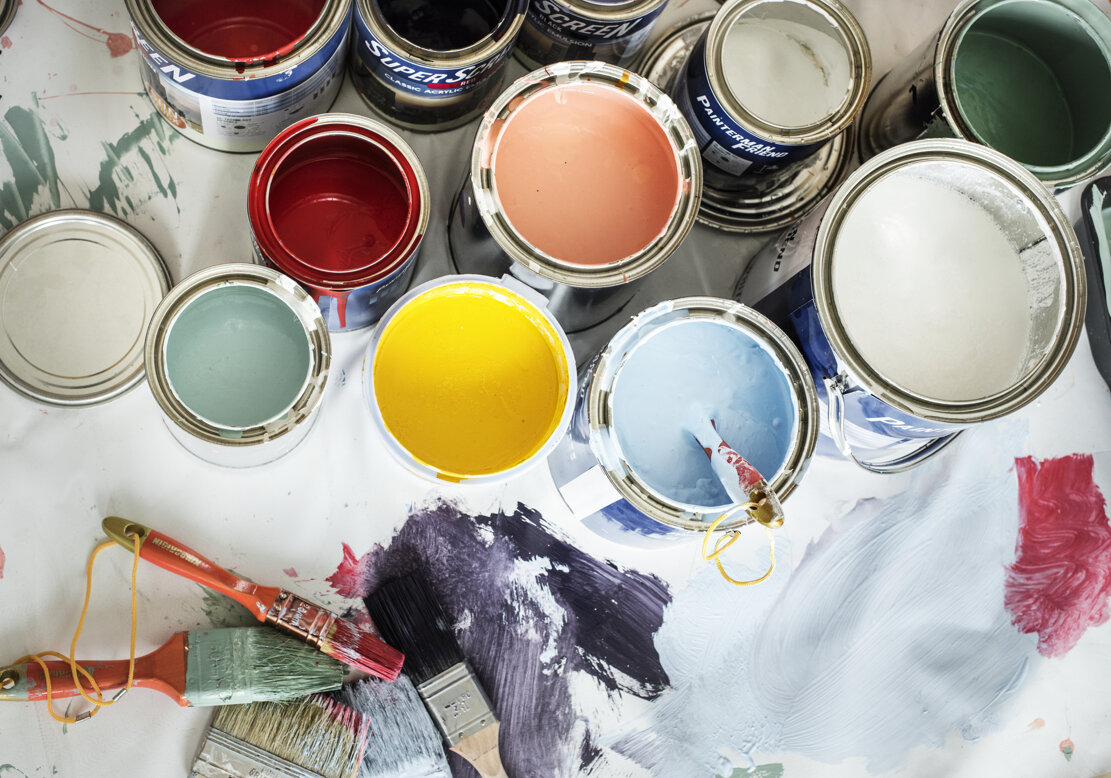 primo-piano-della-ristrutturazione-della-pittura-della-casa.jpeg