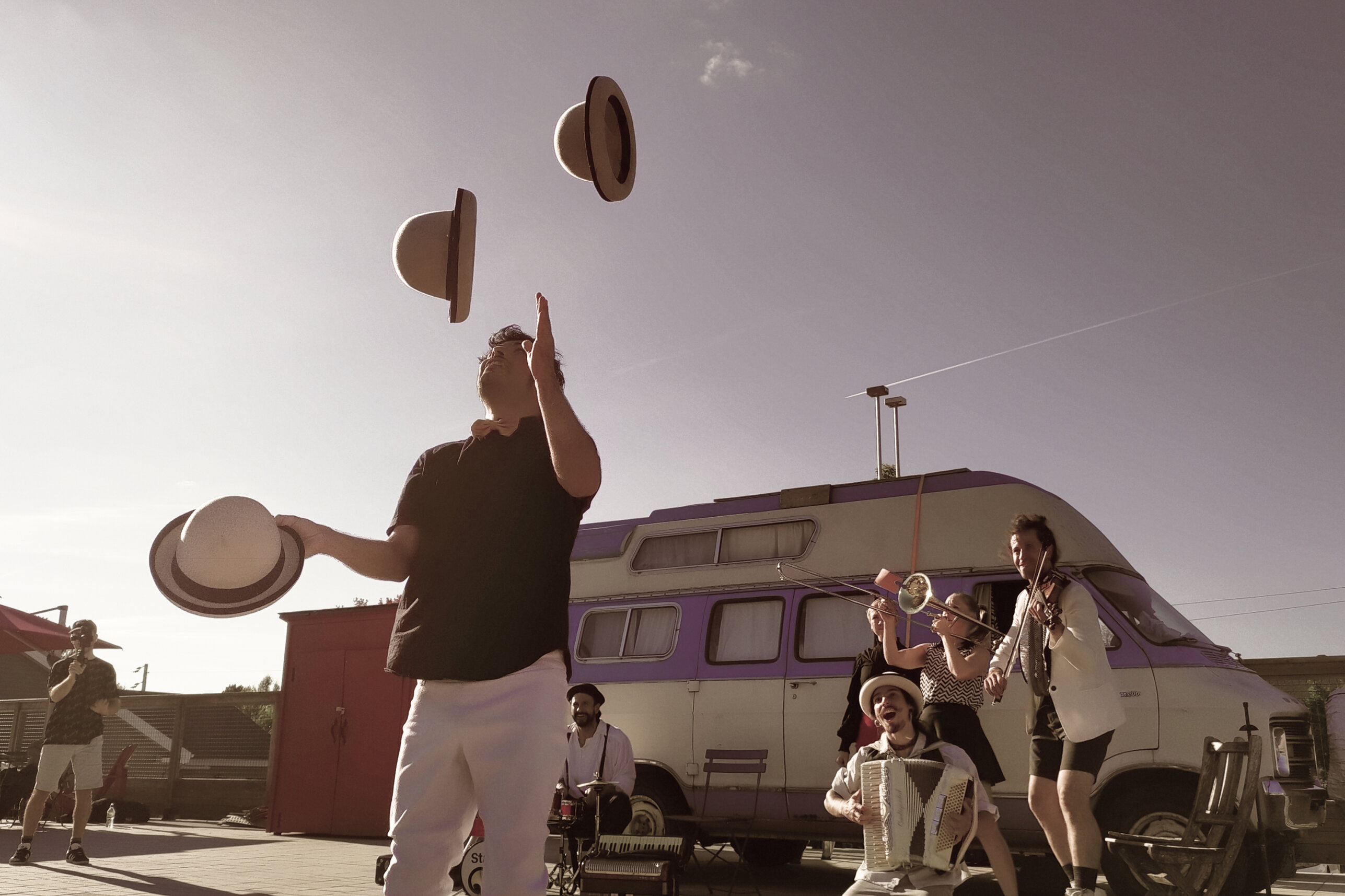 cabaret noir et blanc.jpeg