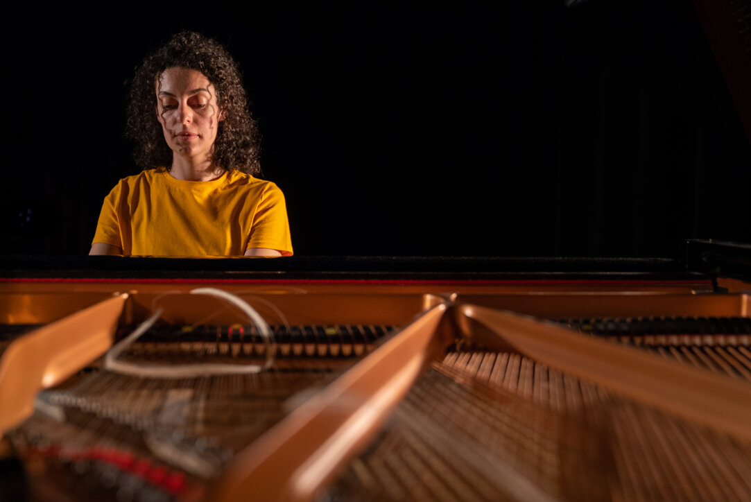 mélanie piano gros plan 2.jpeg