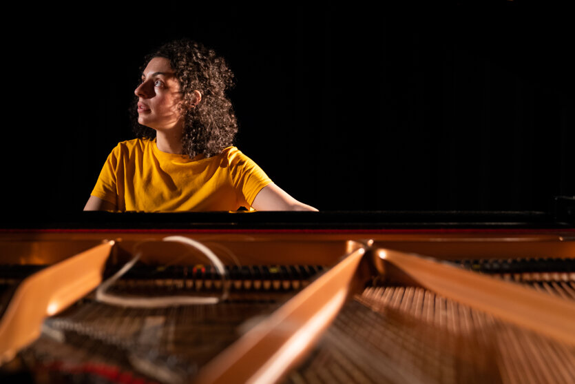 mélanie piano gros plan.jpeg mélanie piano gros plan.jpeg