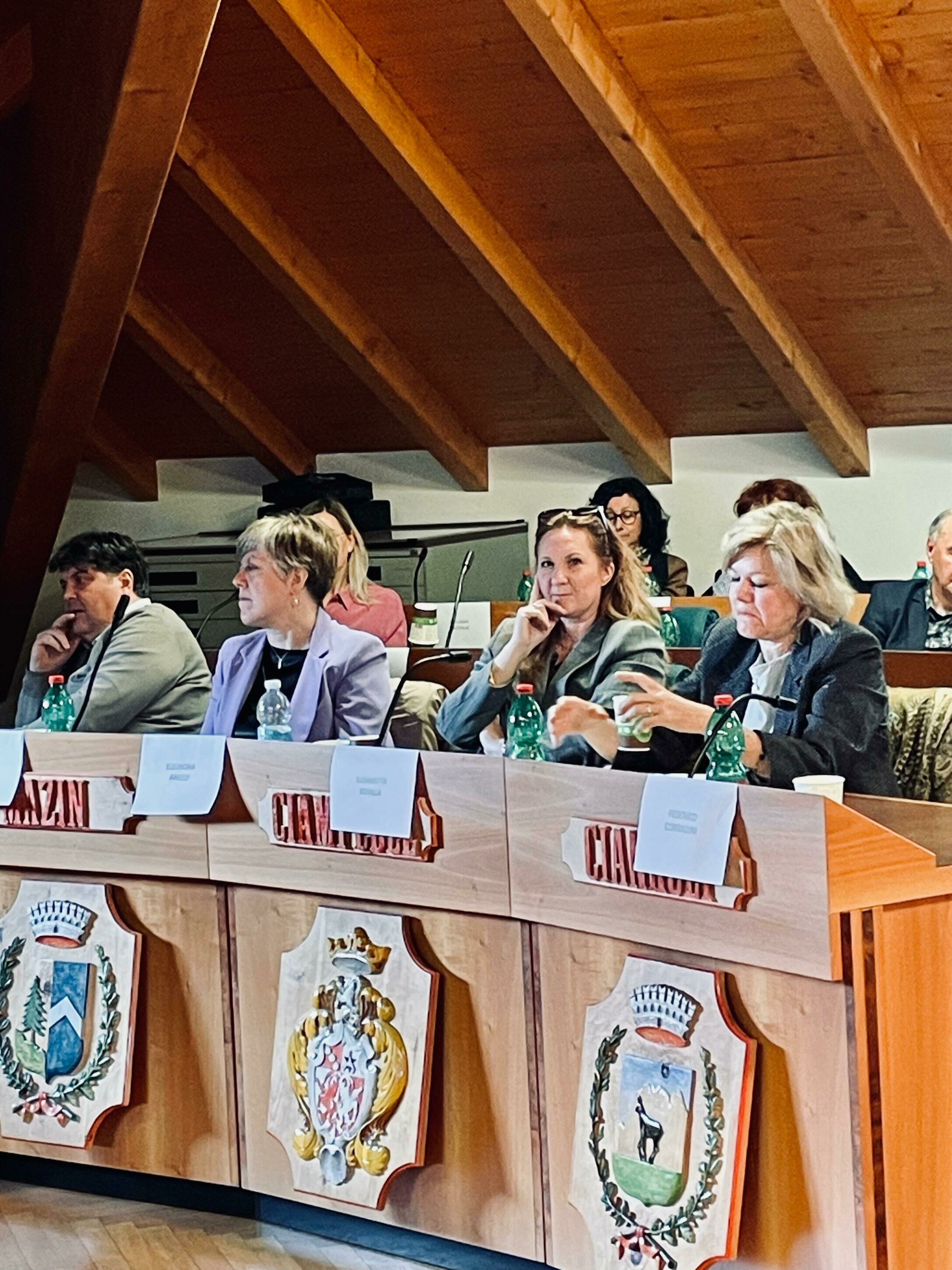 Minoranze linguistiche: identità, unità e responsabilità per costruire il futuro Minoranze linguistiche: identità, unità e responsabilità per costruire il futuro