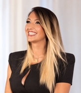 ritratto sorridente con capelli ombré ritratto sorridente con capelli ombré