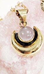 collana-mezzaluna-quarzo-rosa