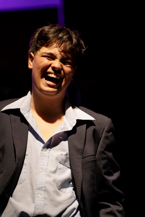 Ragazzo in scena in Messi in scena, copione teatrale per giovani di Vito Tritto