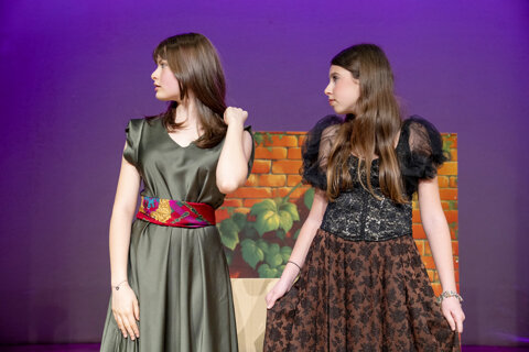 Ragazze in scena in Messi in scena, copione teatrale per giovani di Vito Tritto