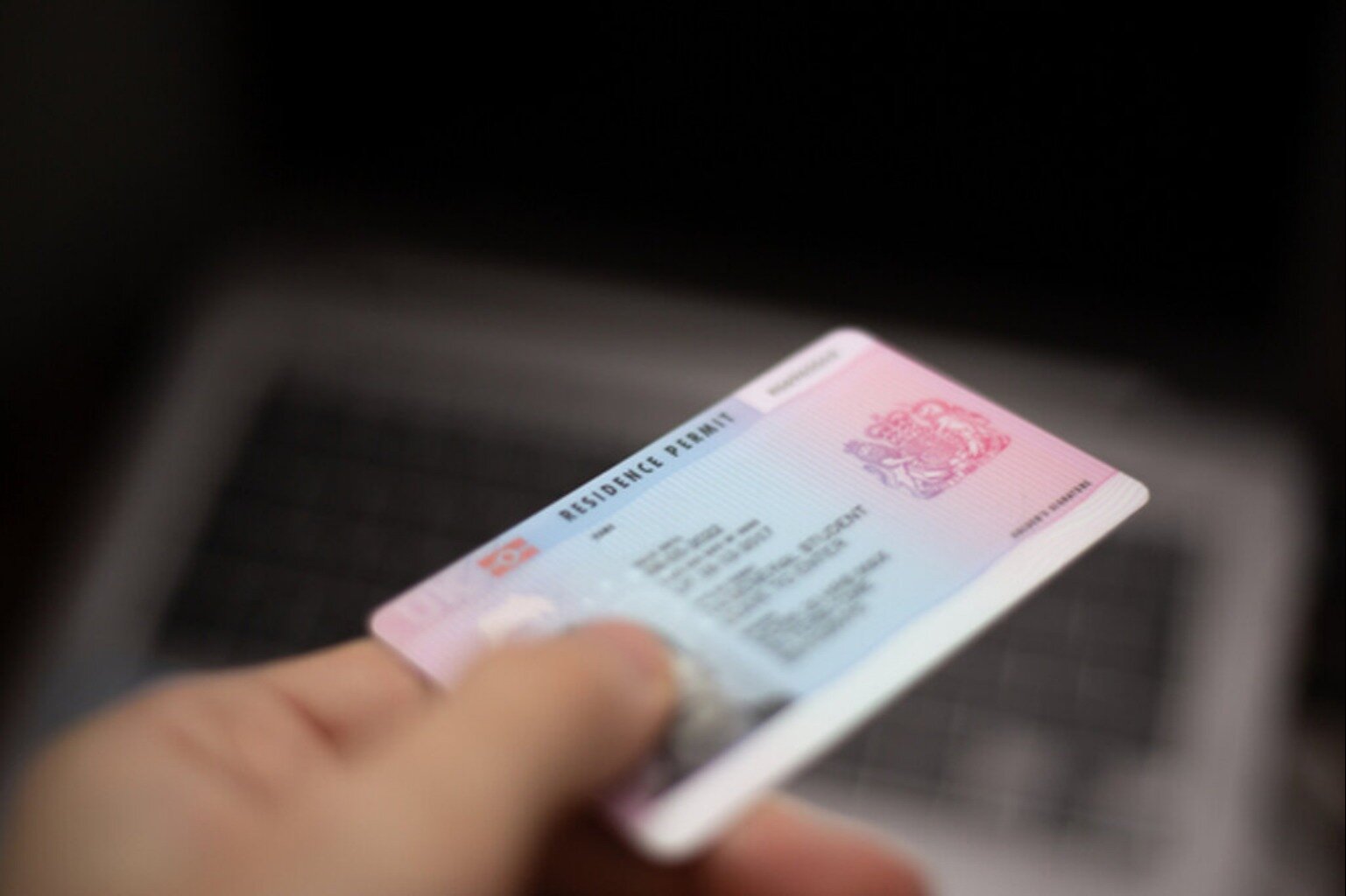 Rinnovo del permesso di soggiorno per motivi di lavoro: il provvedimento di diniego deve indicare le ragioni del mancato accoglimento delle osservazioni alla comunicazione dei motivi ostativi.