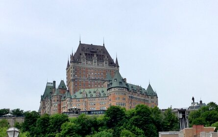 eyJmciI6IkNo4nRlYXUgRnJvbnRlbmFjIn0=