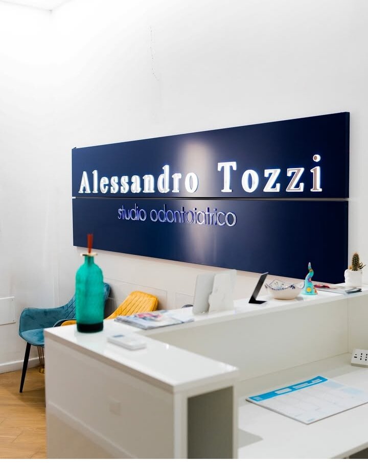 STUDIO DENTISTICO DOTT. ALESSANDRO TOZZI: ECCELLENZA IN CHIRURGIA ORALE Ed IMPLANTOLOGIA.