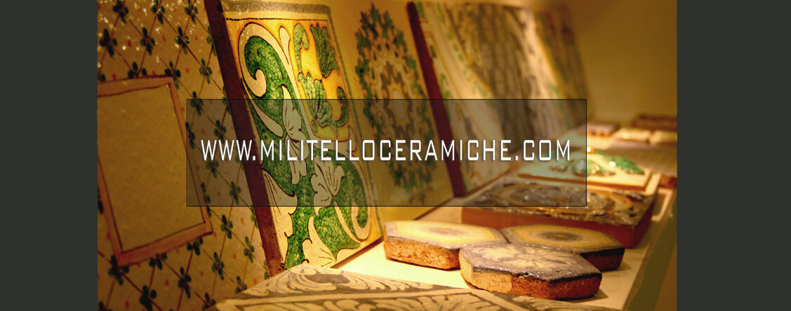 Esposizione di piastrelle siciliane maiolica dipinta a mano