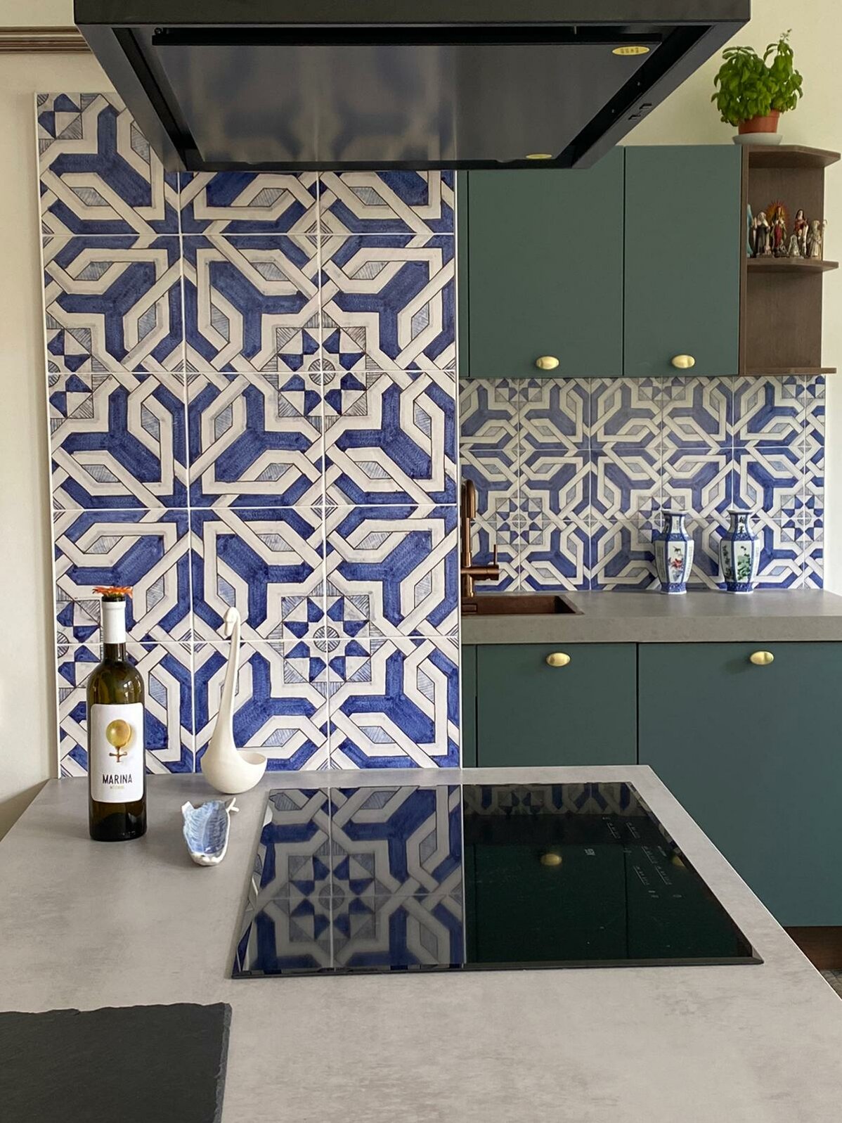 Kitchen with blue and white Sicilian tiles and modern appliances