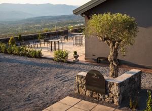 entrada estructura local residencia etna entrada estructura local residencia etna