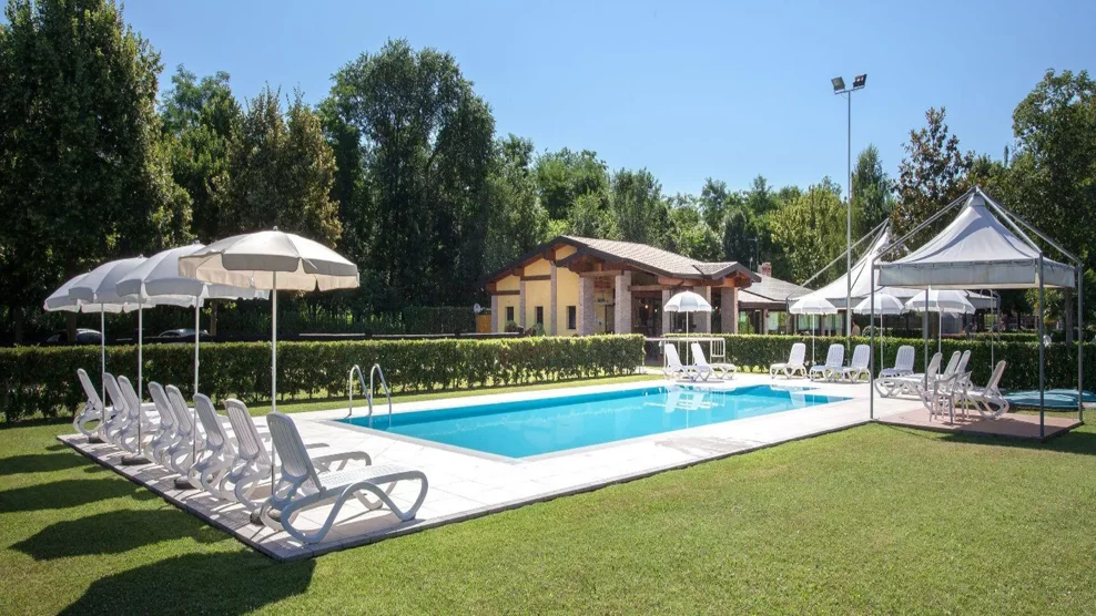 Piscina all'aperto dell'agriturismo e ristorante a Mortegliano (UD) - Al Buttasella