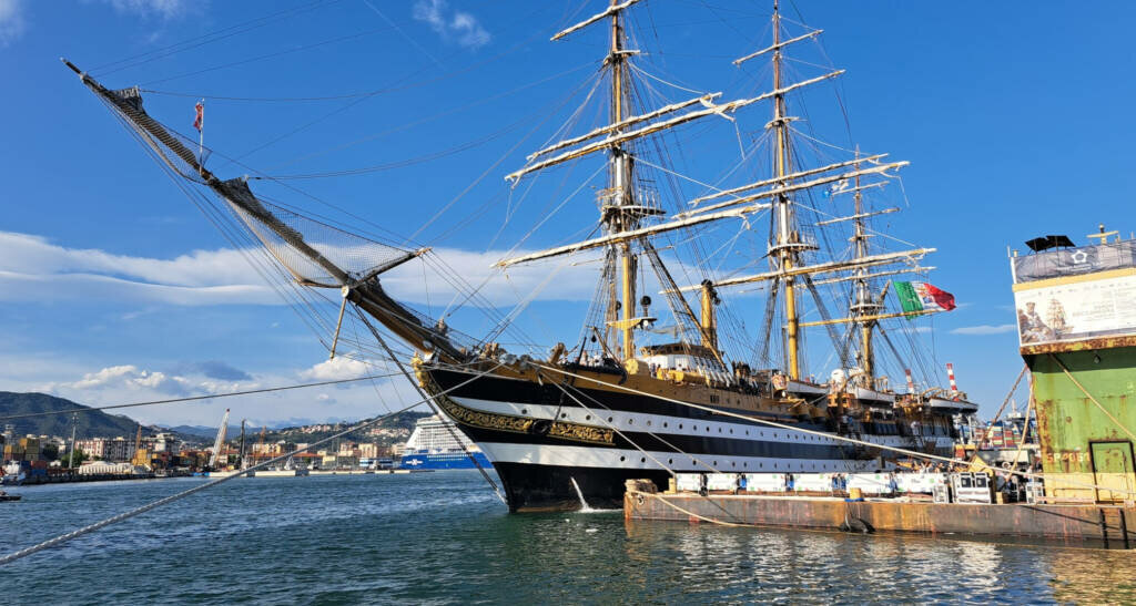 GRUPPO ANTONINI SUPPORTS CULTURE: THE BARGE CLAUDIO I BECOMES A FLOATING STAGE FOR SIMON BOCCANEGRA IN FRONT OF THE AMERIGO VESPUCCI