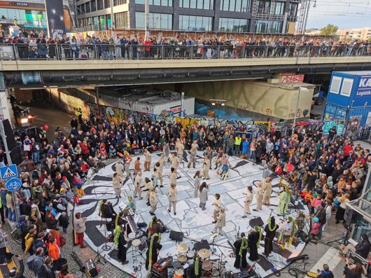 01 der turm stürzt ein_der turm stürzt ein.jpeg 01 der turm stürzt ein_der turm stürzt ein.jpeg