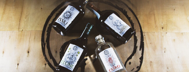 eyJpdCI6IkRpc3RpbGxlcmlhIExvZ2EgbGlxdW9yaSBhcnRpZ2lhbmFsaSBTYXJkaSBTYXJkZWduYSBTdSBDb3JvIElzc3UgQW1hcm8gS+hyYmVyb3MgRWx1bmUgYm90YW5pY2FsIHNwaXJpdCBnaW4gbG9uZG9uIGRyeSBsaXF1b3JlIGFsbGUgZXJiZSBsaXF1b3JlIGRpIGNhbW9taWxsYSJ9