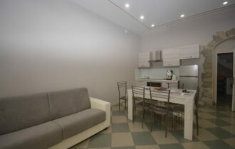 eyJpdCI6IlNxdWFyZSBIb3VzZSBTb2xhcmlubyBDYXNhIFZhY2FuemUifQ==