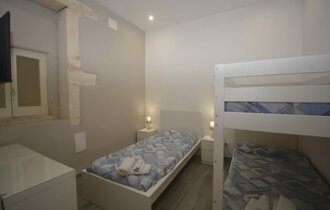 eyJpdCI6IlNxdWFyZSBIb3VzZSBTb2xhcmlubyBDYXNhIFZhY2FuemUifQ==