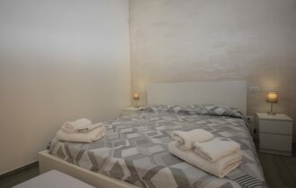 eyJpdCI6IlNxdWFyZSBIb3VzZSBTb2xhcmlubyBDYXNhIFZhY2FuemUifQ==