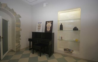 eyJpdCI6IlNxdWFyZSBIb3VzZSBTb2xhcmlubyBDYXNhIFZhY2FuemUifQ==