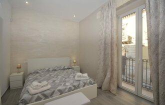 eyJpdCI6IlNxdWFyZSBIb3VzZSBTb2xhcmlubyBDYXNhIFZhY2FuemUifQ==