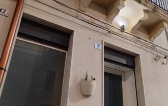 eyJpdCI6IlNxdWFyZSBIb3VzZSBTb2xhcmlubyBDYXNhIFZhY2FuemUifQ==