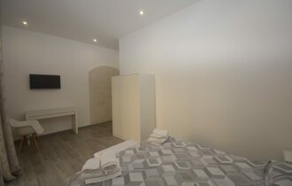 eyJpdCI6IlNxdWFyZSBIb3VzZSBTb2xhcmlubyBDYXNhIFZhY2FuemUifQ==