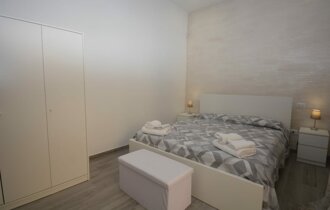 eyJpdCI6IlNxdWFyZSBIb3VzZSBTb2xhcmlubyBDYXNhIFZhY2FuemUifQ==