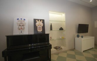 eyJpdCI6IlNxdWFyZSBIb3VzZSBTb2xhcmlubyBDYXNhIFZhY2FuemUifQ==