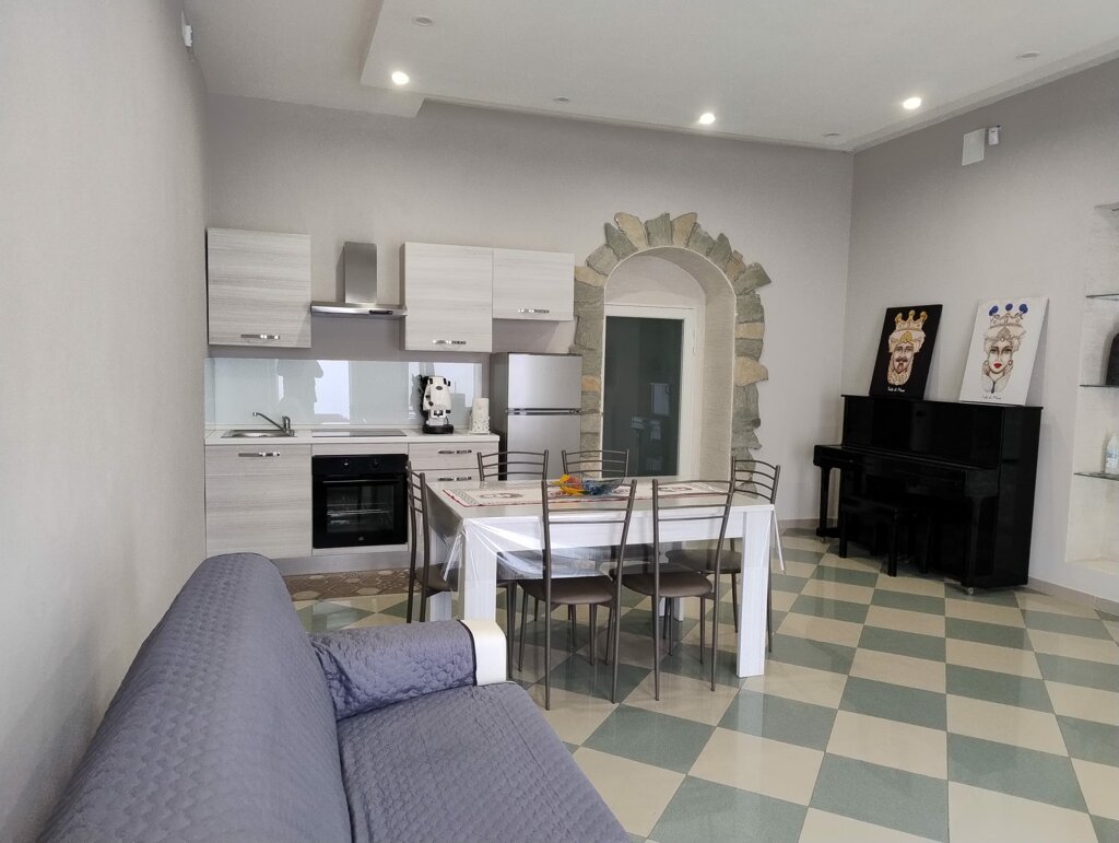 eyJpdCI6IlNxdWFyZSBIb3VzZSBTb2xhcmlubyBDYXNhIFZhY2FuemUifQ==