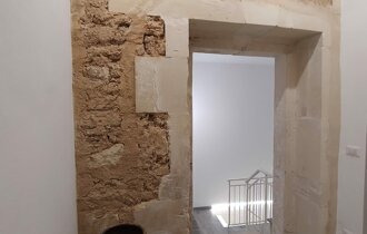 eyJpdCI6IlNxdWFyZSBIb3VzZSBTb2xhcmlubyBDYXNhIFZhY2FuemUifQ==