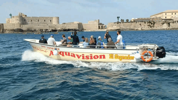 JTdCJTIyZXMlMjIlM0ElMjJFeGN1cnNpb25lcyUyMGVuJTIwYmFyY28lMjBhJTIwbGFzJTIwY3VldmFzJTIwbWFyaW5hcyUyMGRlJTIwU2lyYWN1c2ElMjBkZXNkZSUyME9ydGlnaWElMjBNYXJlJTNBJTIwZGVzY3VicmUlMjBPcnRpZ2lhJTIweSUyMFBsZW1taXJpbyUyMGRlc2RlJTIwZWwlMjBtYXIuJTIyJTJDJTIyaXQlMjIlM0ElMjJPcnRpZ2lhJTIwTWFyZSUyMEVzY3Vyc2lvbmklMjBpbiUyMGJhcmNhJTIwYWxsZSUyMGdyb3R0ZSUyMG1hcmluZSUyMGRpJTIwU2lyYWN1c2ElMjAlRTIlODAlOTMlMjBTY29wcmklMjBPcnRpZ2lhJTIwZSUyMGlsJTIwUGxlbW1pcmlvJTIwZGFsJTIwbWFyZSUyMiUyQyUyMmVuJTIyJTNBJTIyT3J0aWdpYSUyME1hcmUlMjBCb2F0JTIwVHJpcHMlMjB0byUyMHRoZSUyMFNlYSUyMENhdmVzJTIwb2YlMjBTeXJhY3VzZSUyMCVFMiU4MCU5MyUyMERpc2NvdmVyJTIwT3J0aWdpYSUyMGFuZCUyMFBsZW1taXJpbyUyMGZyb20lMjB0aGUlMjBTZWElMjIlN0Q=