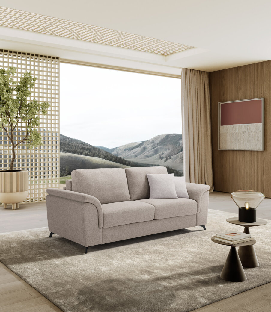 Divano letto beige in salotto moderno con vista su colline
