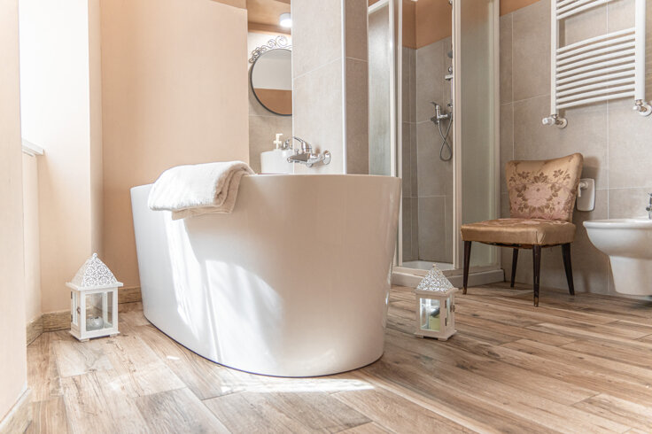 Elegant bathroom with freestanding bathtub and decorative lanterns Elegant bathroom with freestanding bathtub and decorative lanterns