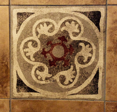 Piastrella decorativa con motivi ornamentali Piastrella decorativa con motivi ornamentali